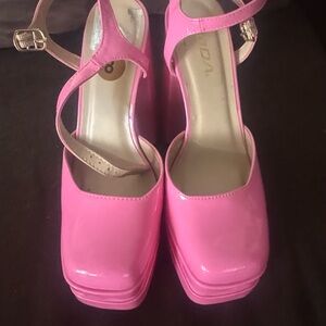 Moda Vibrant Pink Platform Sandals